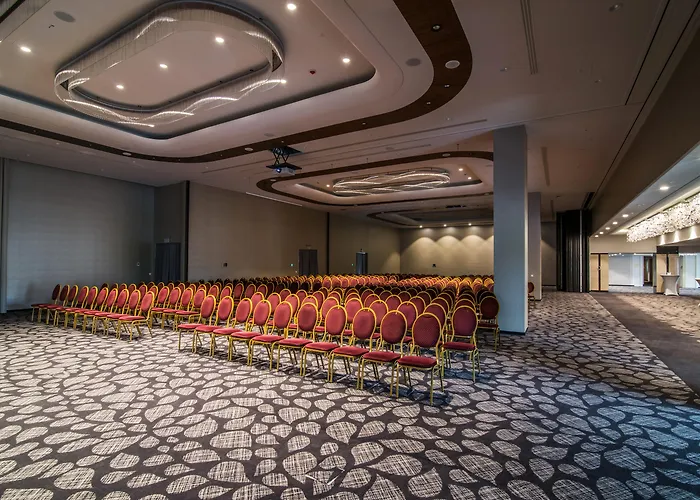 Airport OkęcieAirport Hotel