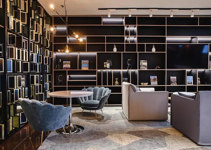 Courtyard By Marriott Warsaw AirportAirport Hotel